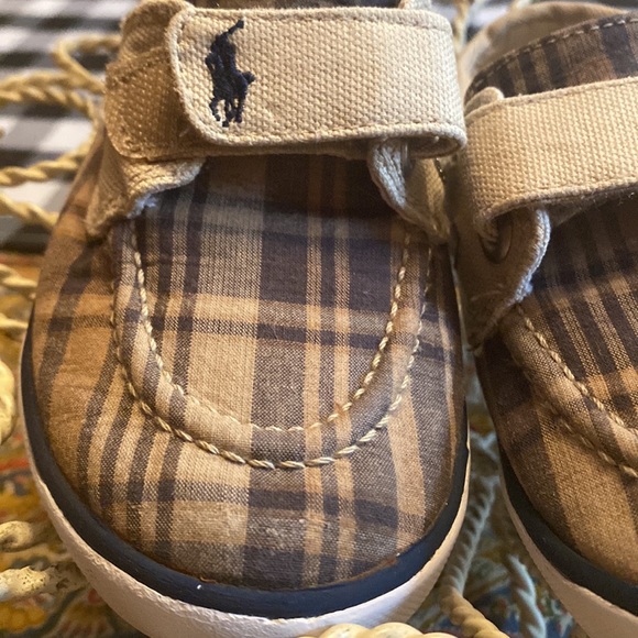 Kids Ralph Lauren Polo plaid boat shoes with velcro closure. - Picture 5 of 6